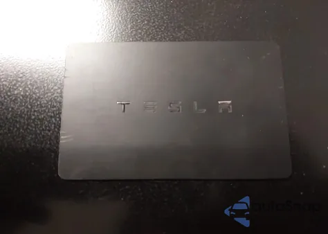 2020 Tesla Model Y Long Range Dual Motor All-Wheel Drive z USA, uszkodzony, nr VIN 5YJYGDEE3LF017097